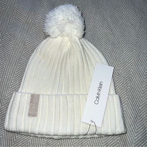 NWT CALVIN KLEIN Women's Cable Knit Beanie with Pompom WHITE.